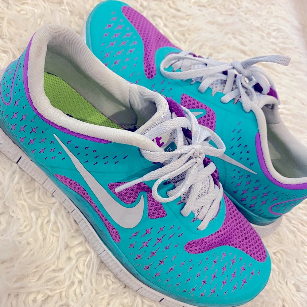 NIKE FREE